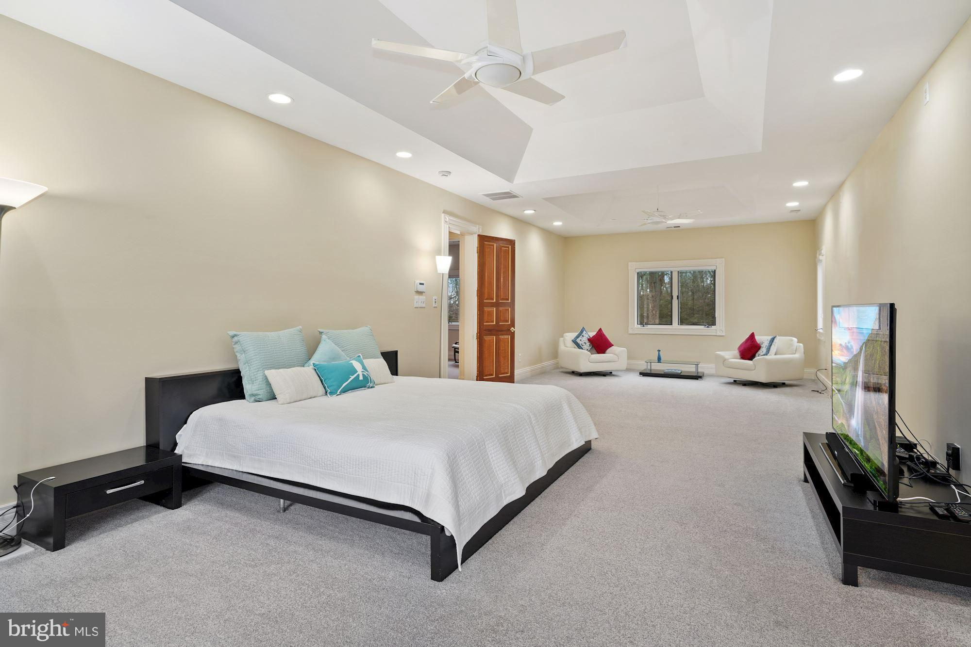 11505 Glen Road Potomac, MD 20854 - Photo 32 of 66 Owner's suite w/ sitting area