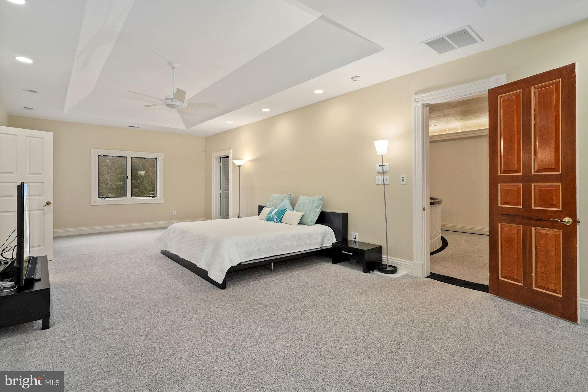 11505 Glen Road Potomac, MD 20854 - Photo 33 of 66 Owner's Suite