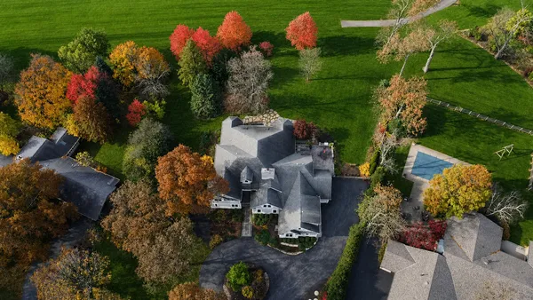 $1,100,000 | 685 Golf Club Lane, Frankfort, IL 60423