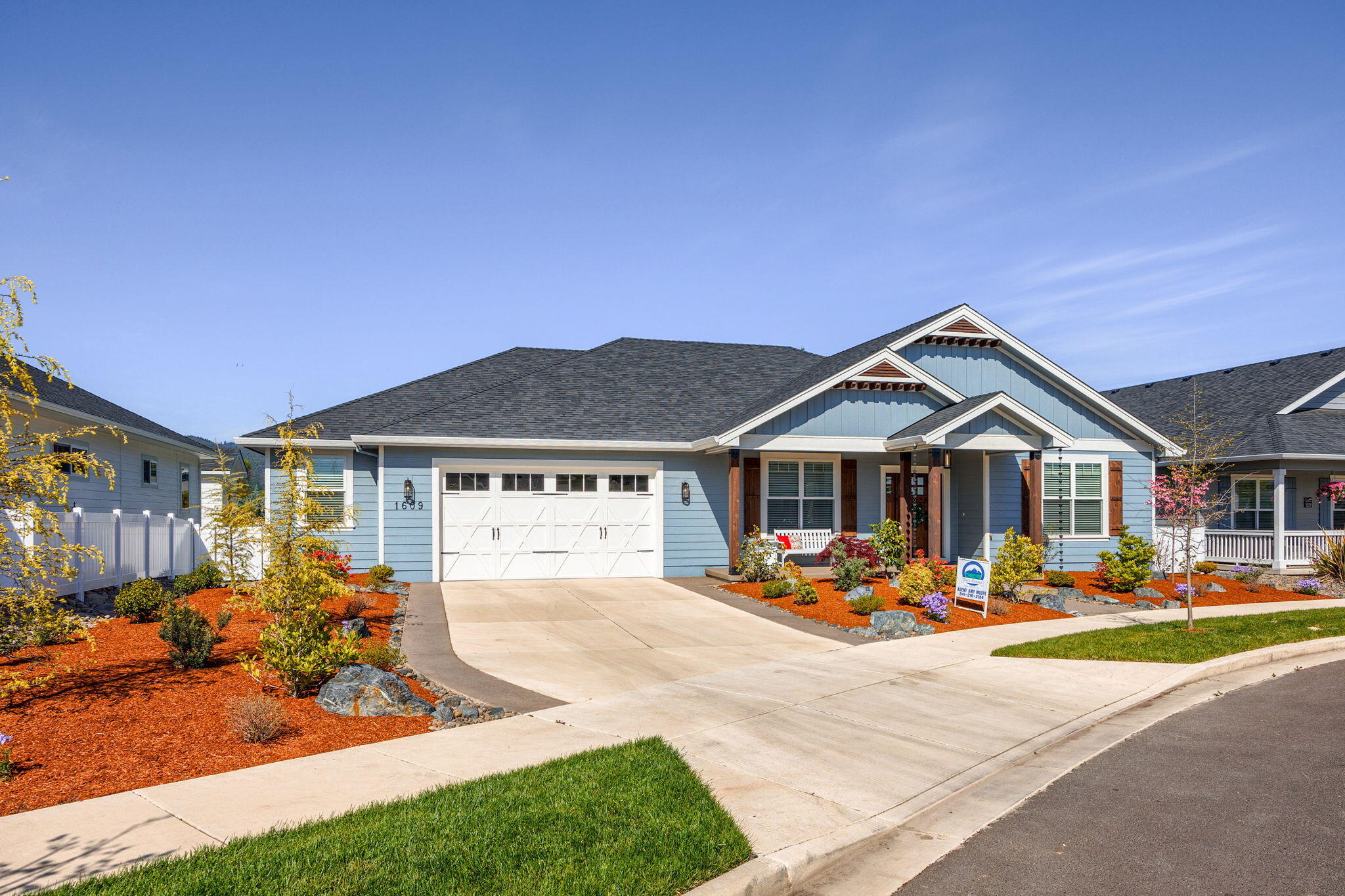 1609 River Run Street Central Point, OR 97502 - Photo 2 of 43 2-web-or-mls-RRS (2)