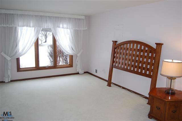 922 GreenView Court Rochester, MI 48307 - Photo 20 of 23 31137820-19.JPG