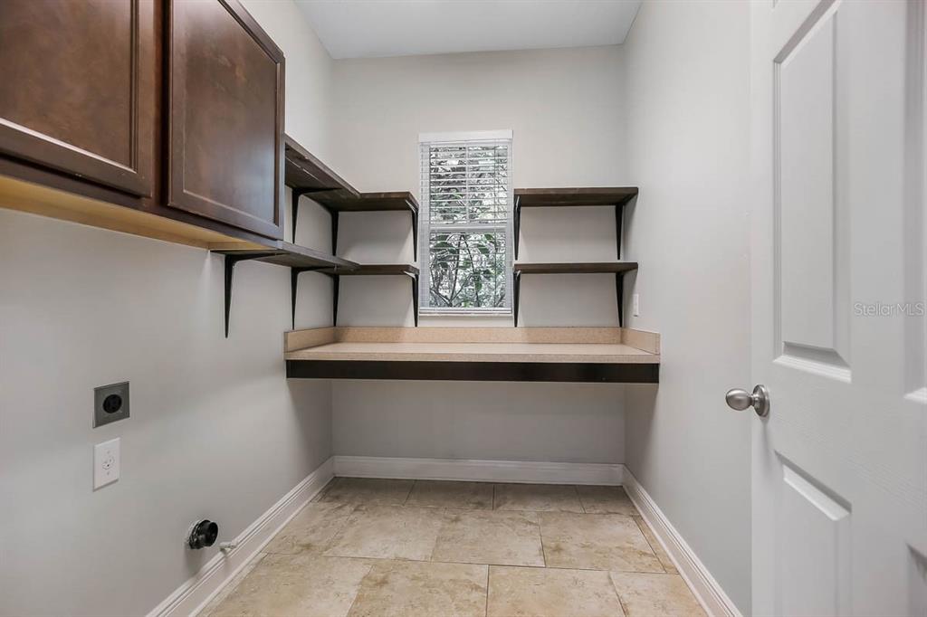 5310 Match Point Place Lithia, FL 33547 - Photo 18 of 33 a view of entryway