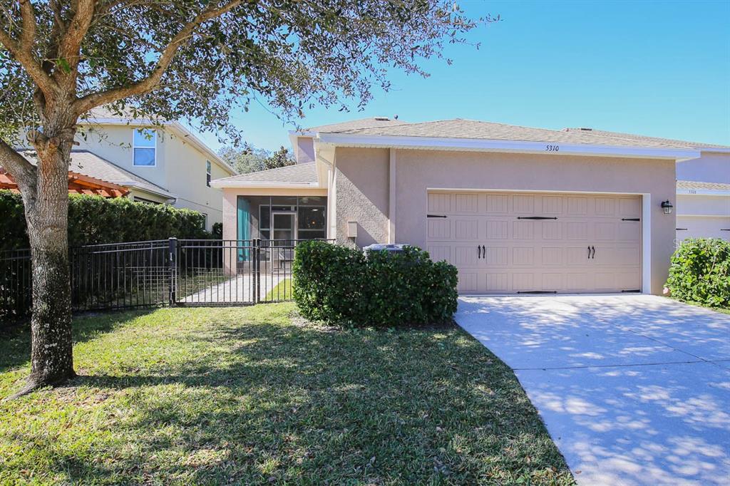 5310 Match Point Place Lithia, FL 33547 - Photo 21 of 33 front view of a house with a yard