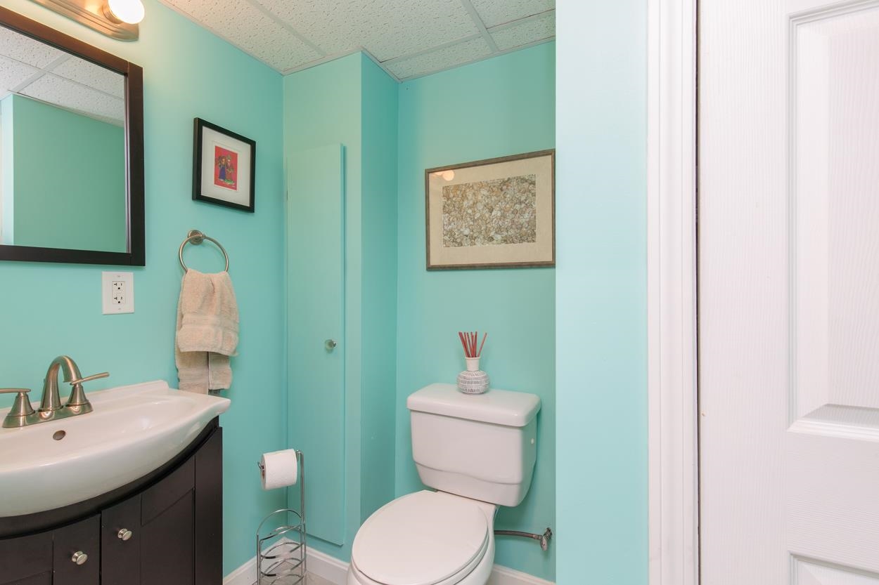 25 Meade Street Nashua, NH 03064 - Photo 32 of 49
