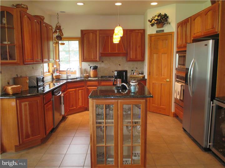 127 Fort Mott Road Pennsville, NJ 08070 - Photo 8 of 25 Kitchen