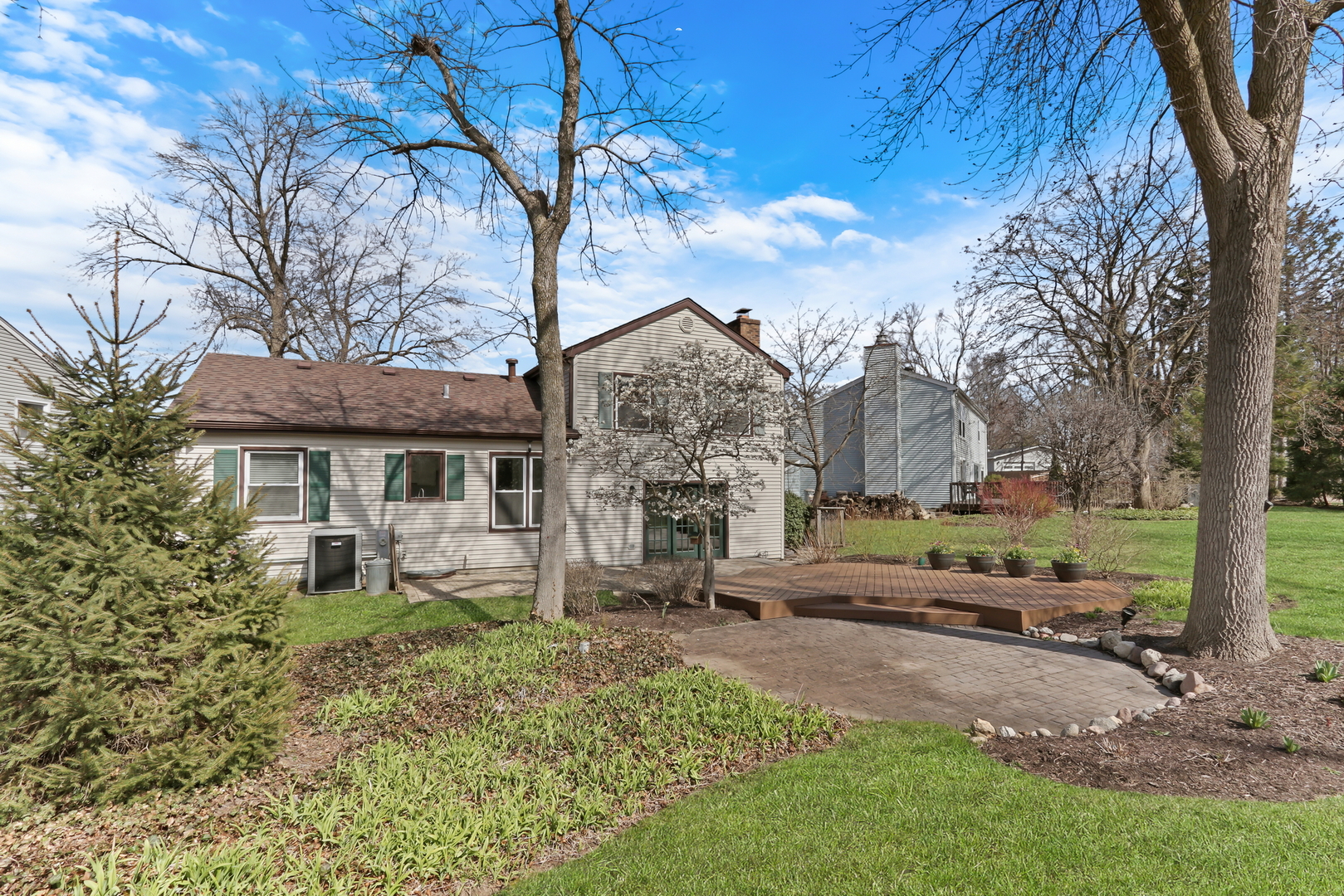 1346 Deer Run Road Gurnee, IL 60031 - Photo 30 of 36 a front view of a house with garden