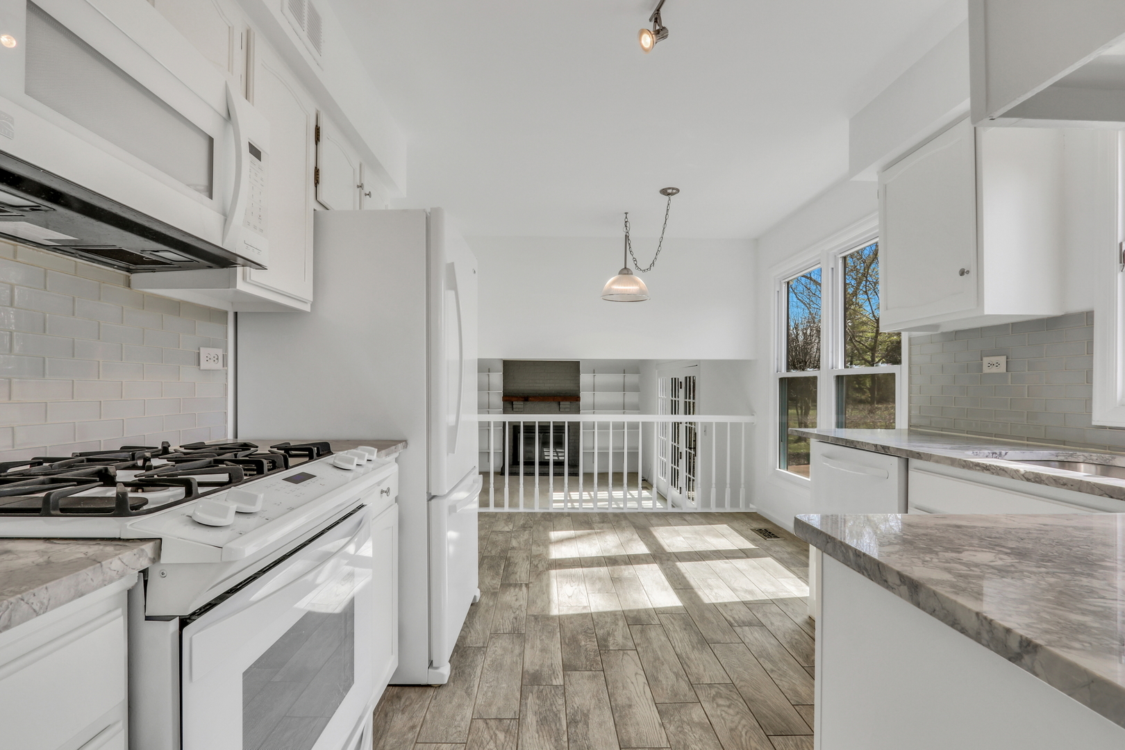 1346 Deer Run Road Gurnee, IL 60031 - Photo 5 of 36 a kitchen with granite countertop a stove and a sink