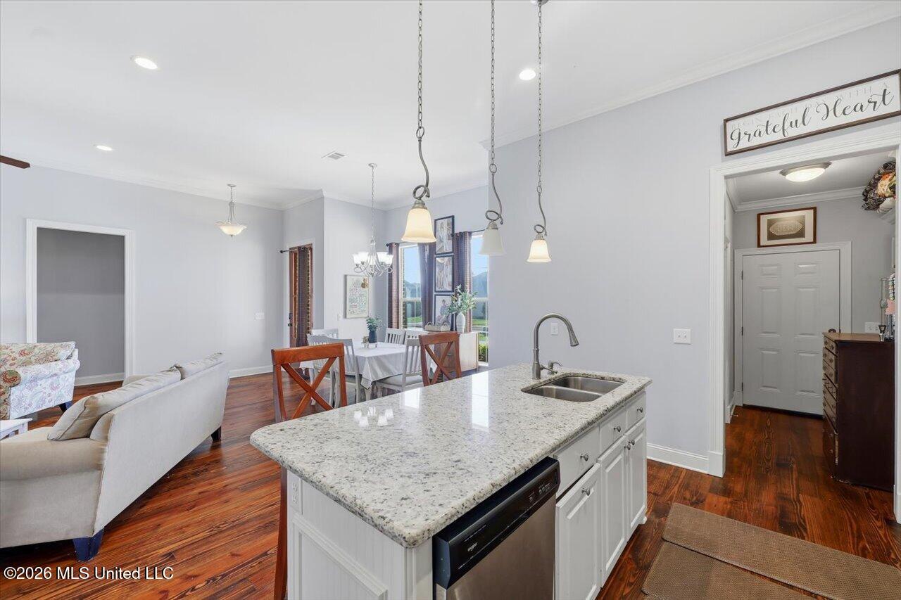 208 Buttonwood Lane Canton, MS 39046 - Photo 9 of 35 11-208 Buttonwood Way _ Home Tours MS