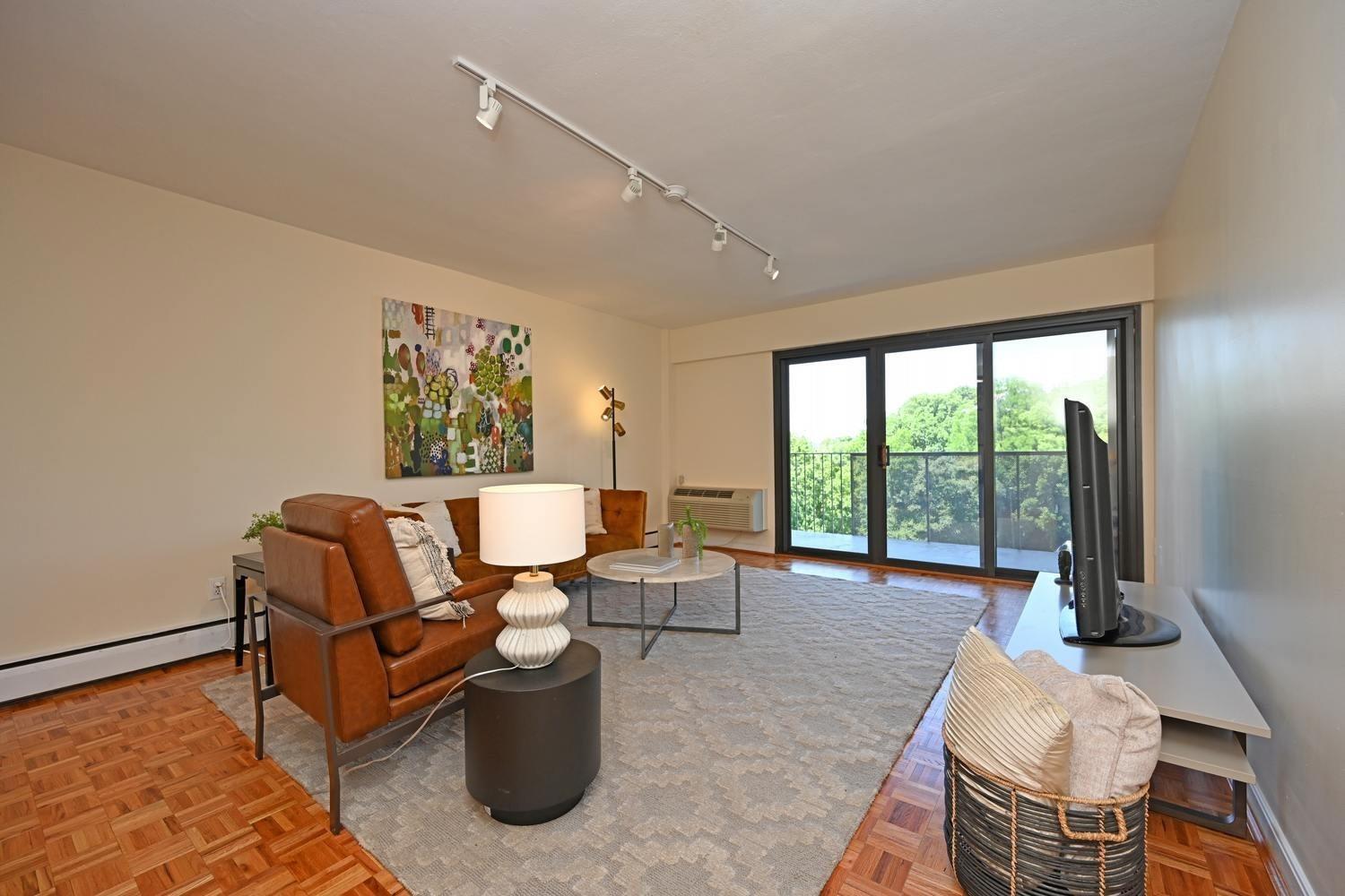 1815 William Howard Taft Road, Unit 810 Cincinnati, OH 45206 - Photo 5 of 26