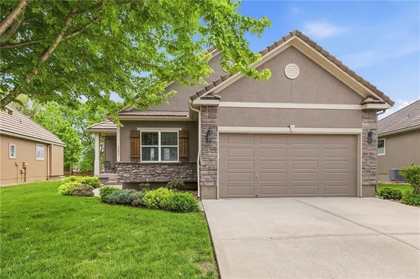 $450,000 | 4237 Northeast Park Springs Drive, Lee's Summit, MO 64064