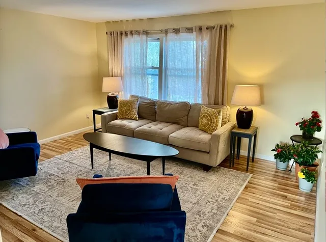 $4,000 | 17 Metacomet Street, Portsmouth, RI 02871