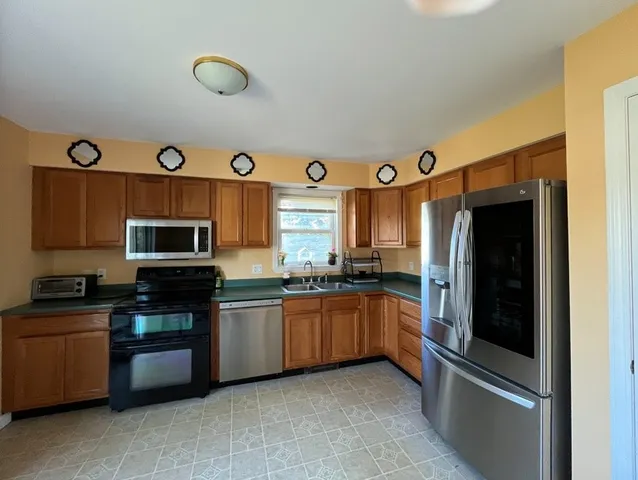 $4,000 | 17 Metacomet Street, Portsmouth, RI 02871