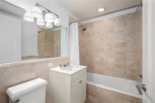 $835,000 | 10 City Place, Unit 22G, White Plains, NY 10601