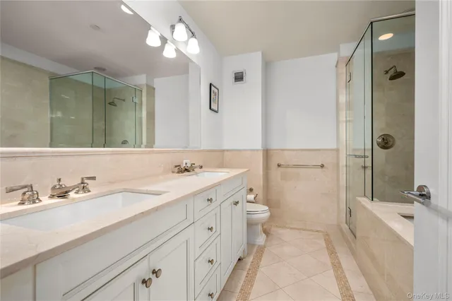 $835,000 | 10 City Place, Unit 22G, White Plains, NY 10601