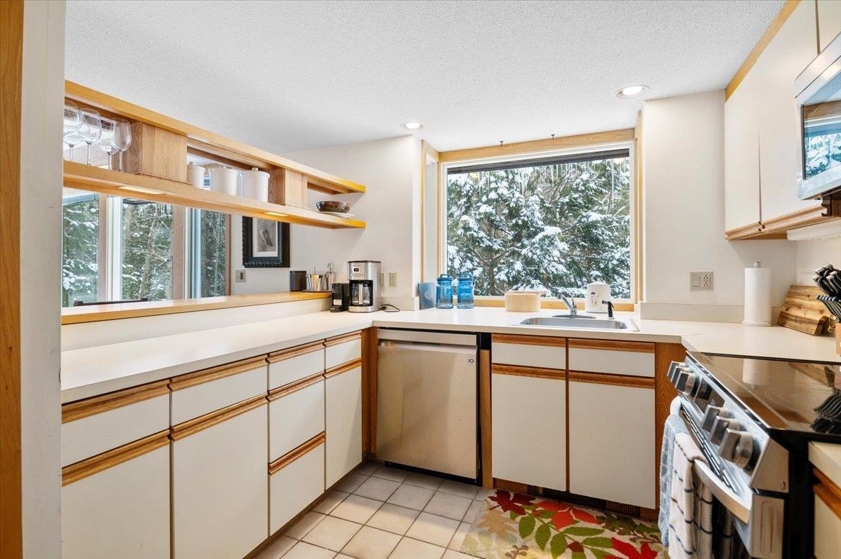 69 Fox Hollow Road, Unit 69 Winhall, VT 05340 - Photo 12 of 31
