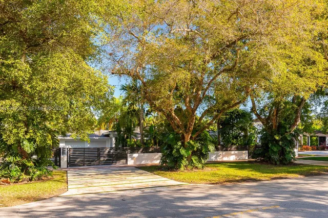 $3,499,000 | 5907 Riviera Drive, Coral Gables, FL 33146