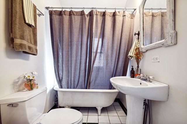 a view of a livingroom with hardwood floor and a ceiling fan