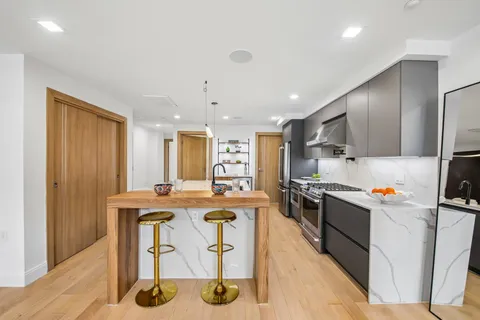 $1,095,000 | 72 York Street, Unit 602, Jersey City, NJ 07302