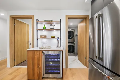 $1,095,000 | 72 York Street, Unit 602, Jersey City, NJ 07302