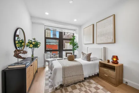 $1,095,000 | 72 York Street, Unit 602, Jersey City, NJ 07302