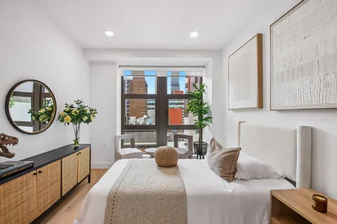 $1,095,000 | 72 York Street, Unit 602, Jersey City, NJ 07302