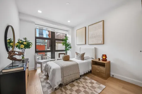 $1,095,000 | 72 York Street, Unit 602, Jersey City, NJ 07302