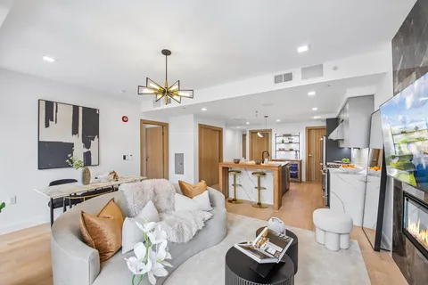 $1,095,000 | 72 York Street, Unit 602, Jersey City, NJ 07302