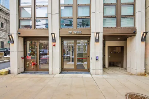 $1,095,000 | 72 York Street, Unit 602, Jersey City, NJ 07302