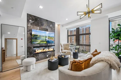 $1,095,000 | 72 York Street, Unit 602, Jersey City, NJ 07302