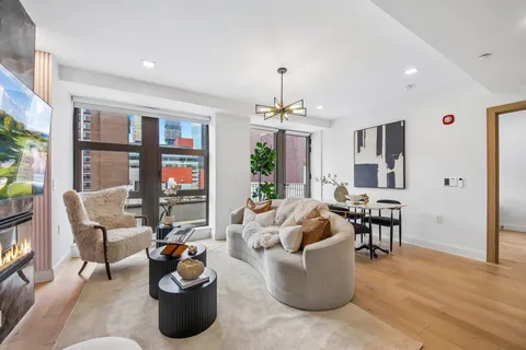 $1,095,000 | 72 York Street, Unit 602, Jersey City, NJ 07302
