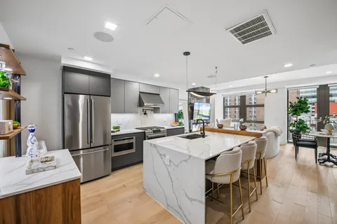 $1,095,000 | 72 York Street, Unit 602, Jersey City, NJ 07302