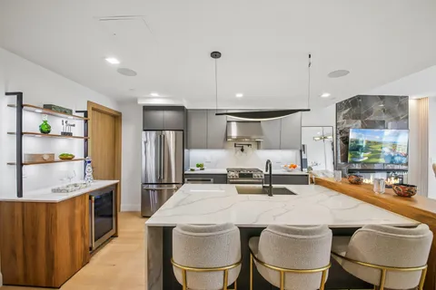 $1,095,000 | 72 York Street, Unit 602, Jersey City, NJ 07302