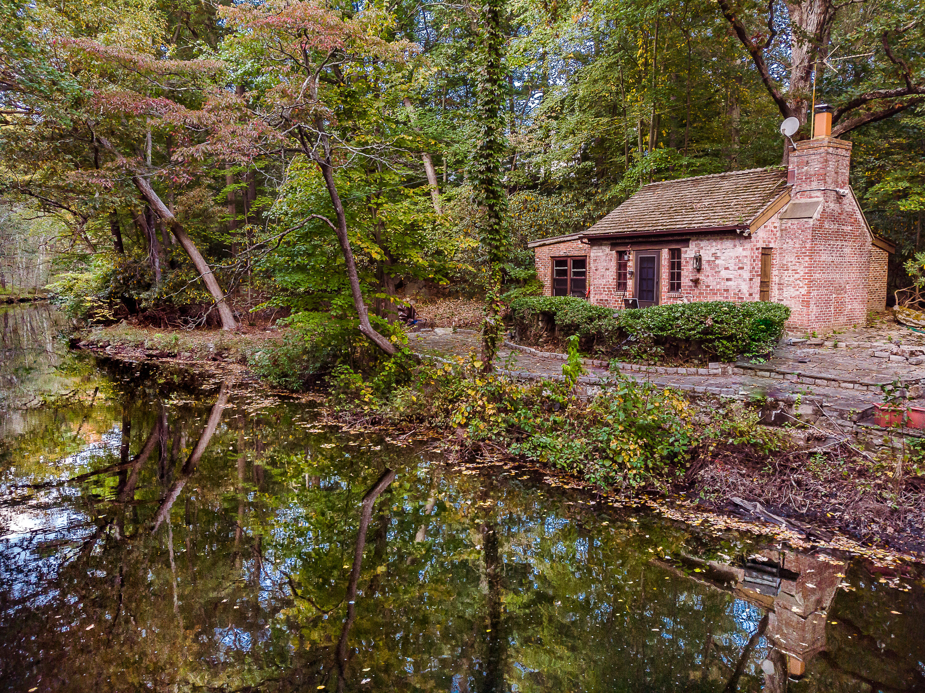 684 Westover Road Stamford, CT 06902 - Photo 21 of 25 a view of a house with a yard