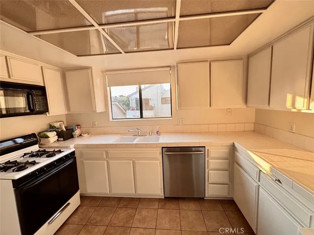 $2,700 | 225 North Rose Street, Unit 410, Burbank, CA 91505