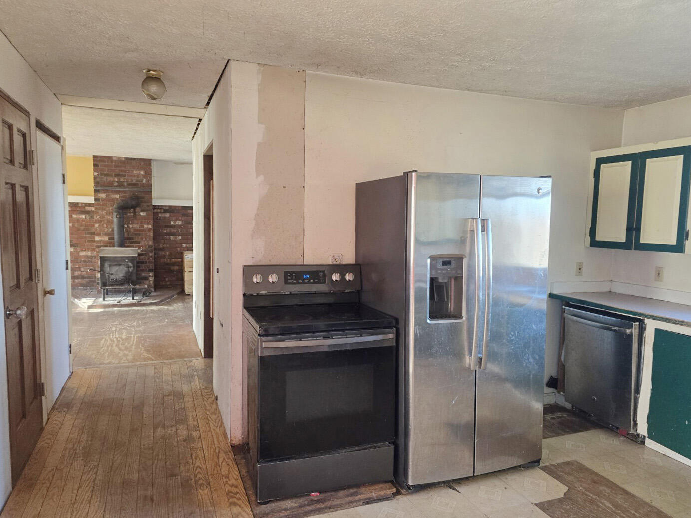 108 Maple Lane Poland, ME 04274 - Photo 3 of 20 20260408_171450