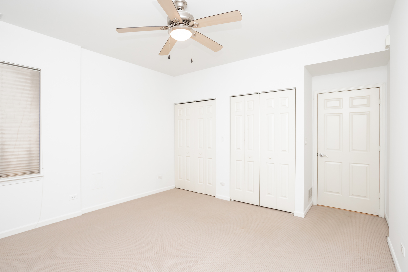 1418 South Halsted Street, Unit 1A Chicago, IL 60607 - Photo 11 of 19 an empty room with a ceiling fan and a window