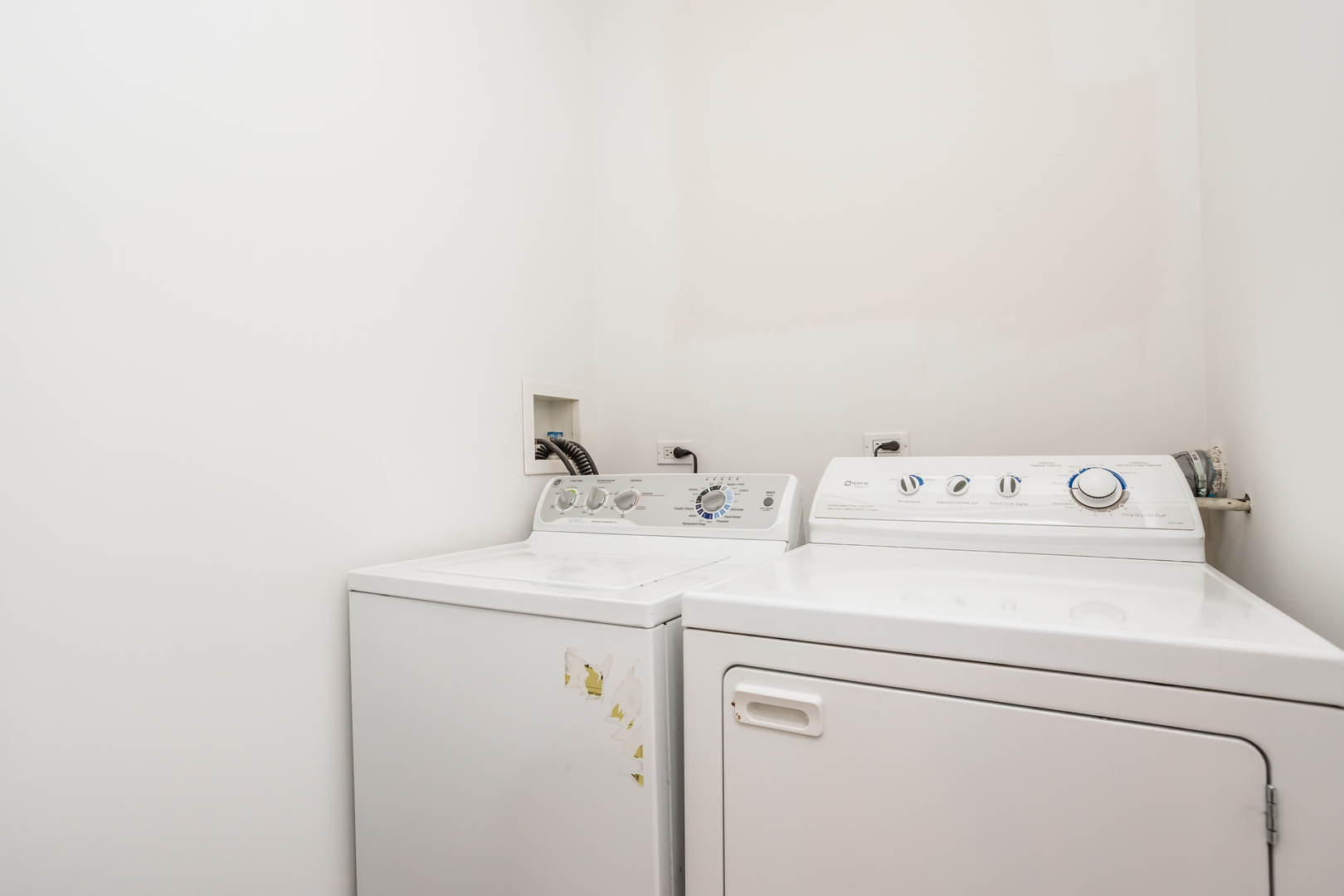 1418 South Halsted Street, Unit 1A Chicago, IL 60607 - Photo 15 of 19 a utility room with dryer and washer
