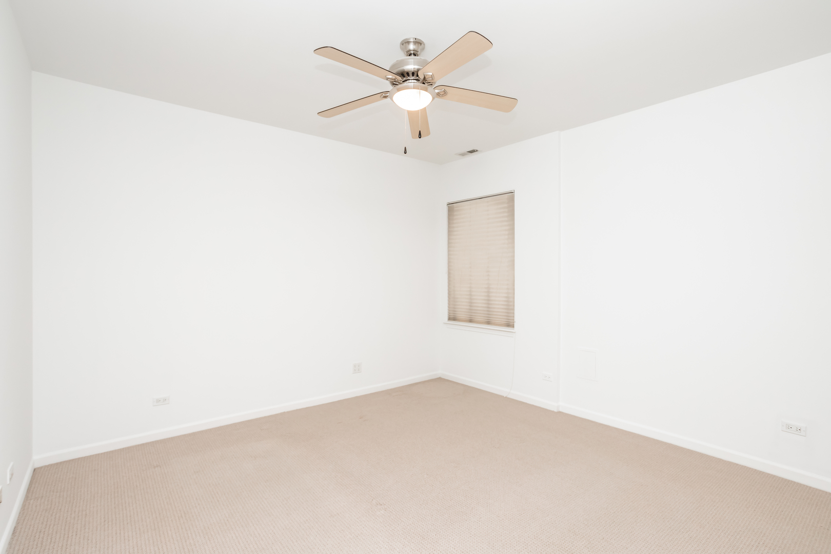 1418 South Halsted Street, Unit 1A Chicago, IL 60607 - Photo 10 of 19 an empty room with a ceiling fan and a window