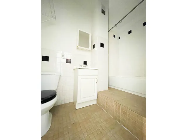 $3,200 | 155 India Street, Unit 3R | Greenpoint