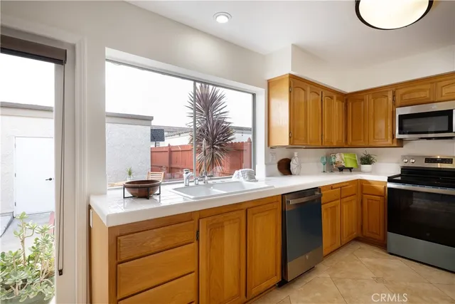 $775,000 | 13981 Berkenham Walk, Westminster, CA 92683