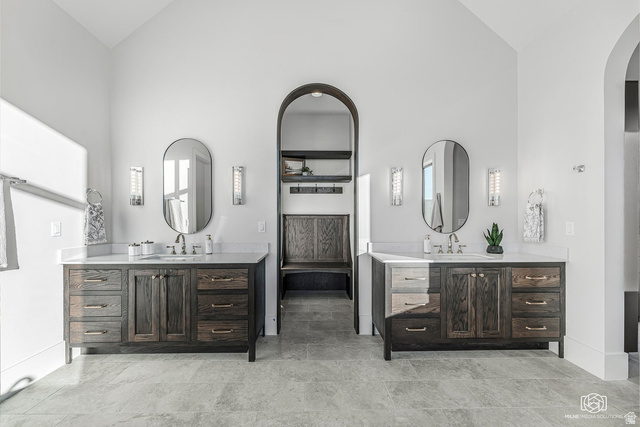 1468 South Red Cliffs Temple Lane St. George, UT 84790 - Photo 26 of 64 Bathroom with vaulted ceiling and two vanities