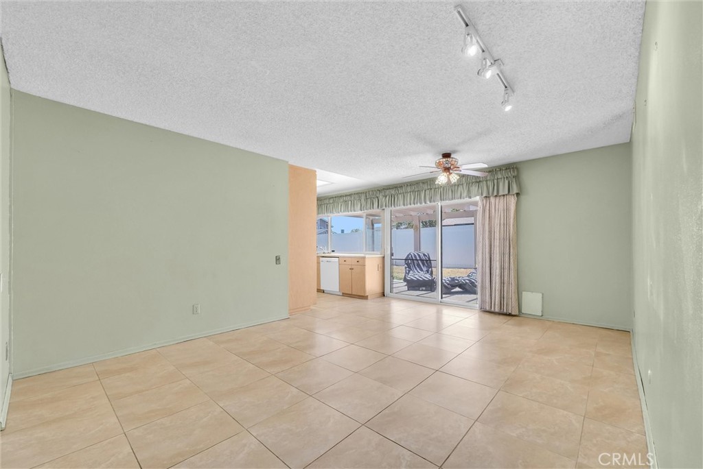 896 North Arrowhead Avenue Rialto, CA 92376 - Photo 11 of 31
