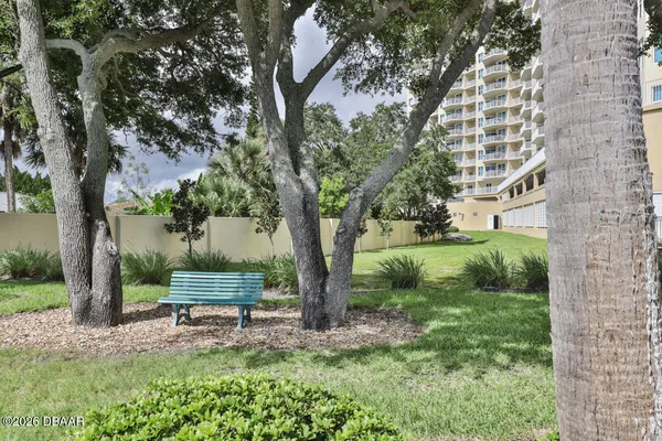 $3,000 | 2801 South Ridgewood Avenue, Unit 1002, South Daytona, FL 32119