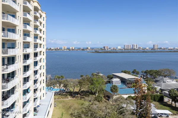 $3,000 | 2801 South Ridgewood Avenue, Unit 1002, South Daytona, FL 32119