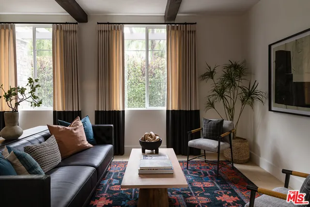 $3,689 | 1901 North Buena Vista Street, Unit 2118, Burbank, CA 91504