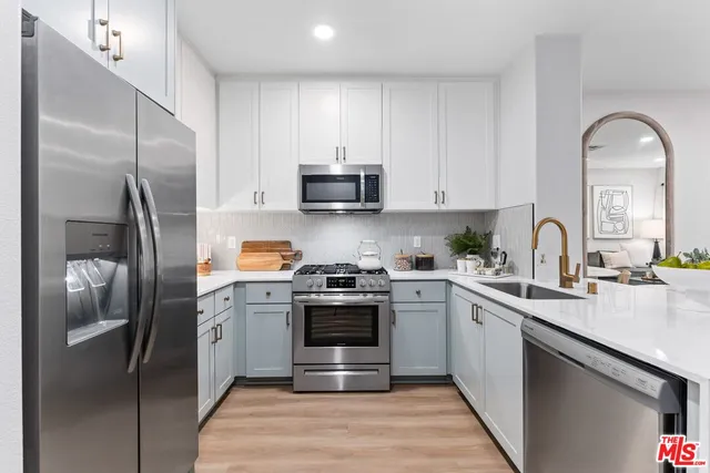 $3,689 | 1901 North Buena Vista Street, Unit 2118, Burbank, CA 91504