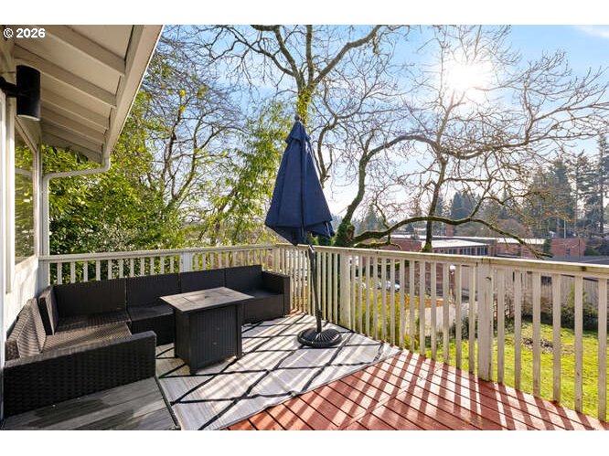2738 Southwest Moss Street Portland, OR 97219 - Photo 27 of 46