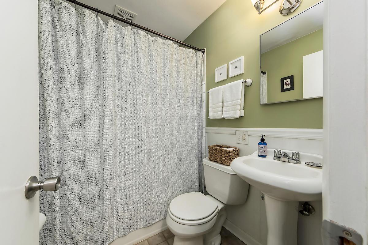 2538 Nottingham Road Columbus, OH 43221 - Photo 17 of 33