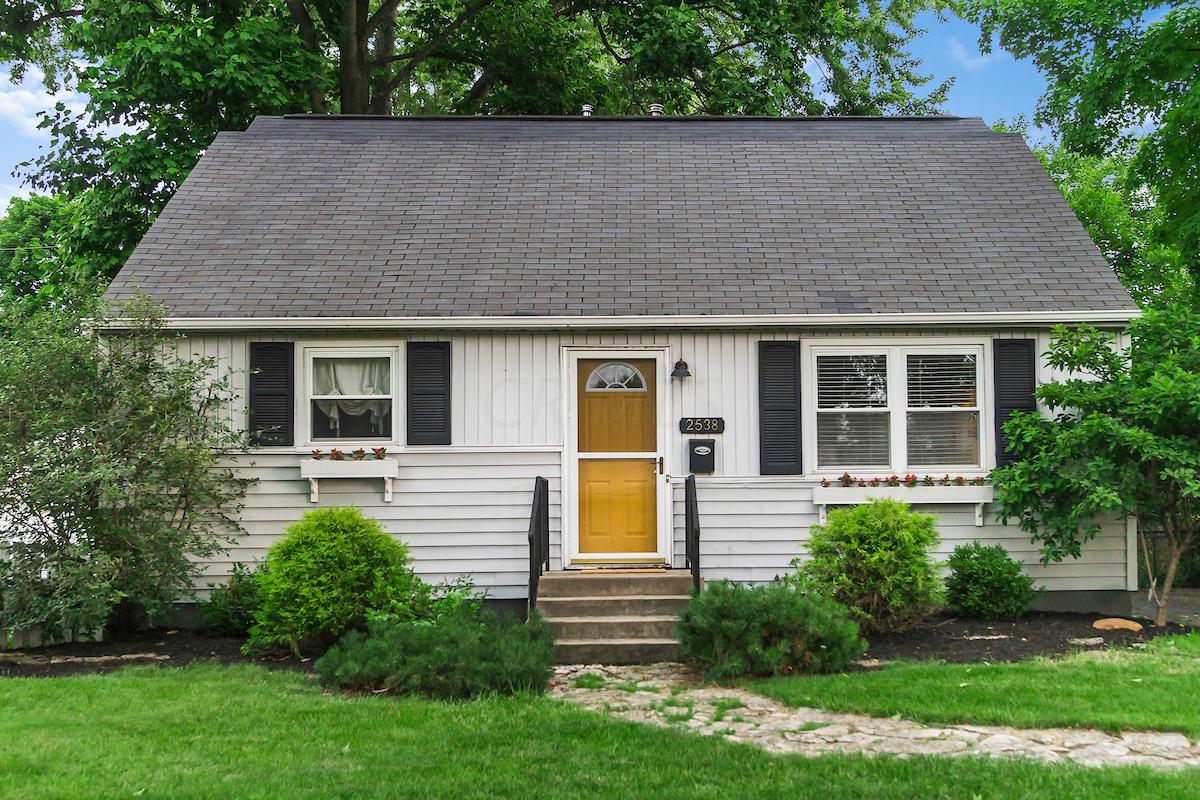 2538 Nottingham Road Columbus, OH 43221 - Photo 2 of 33