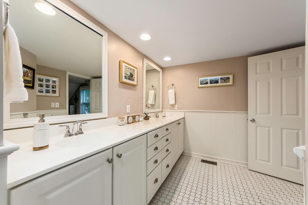 2538 Nottingham Road Columbus, OH 43221 - Photo 25 of 33